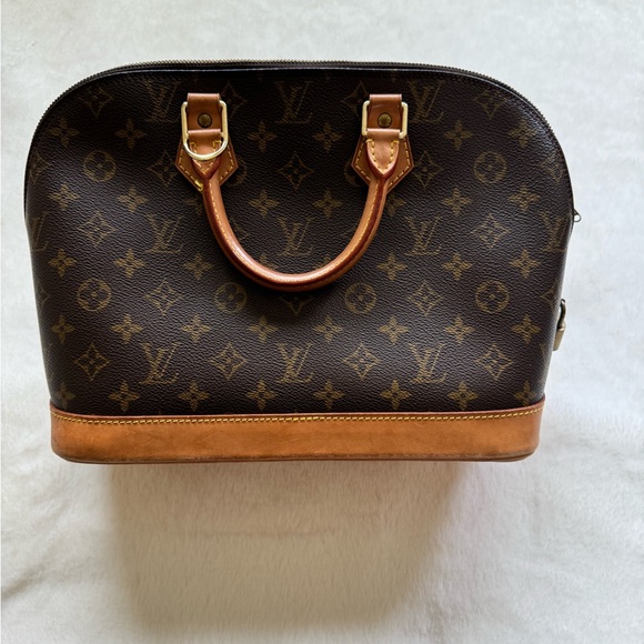 100% Authentic Louis Vuitton Monogram Alma Handbag - Picture 1 of 16